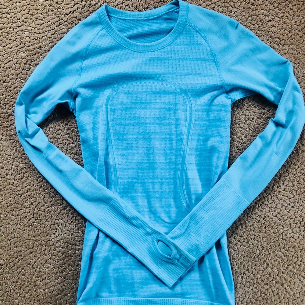 Blue lululemon long sleeved shirt